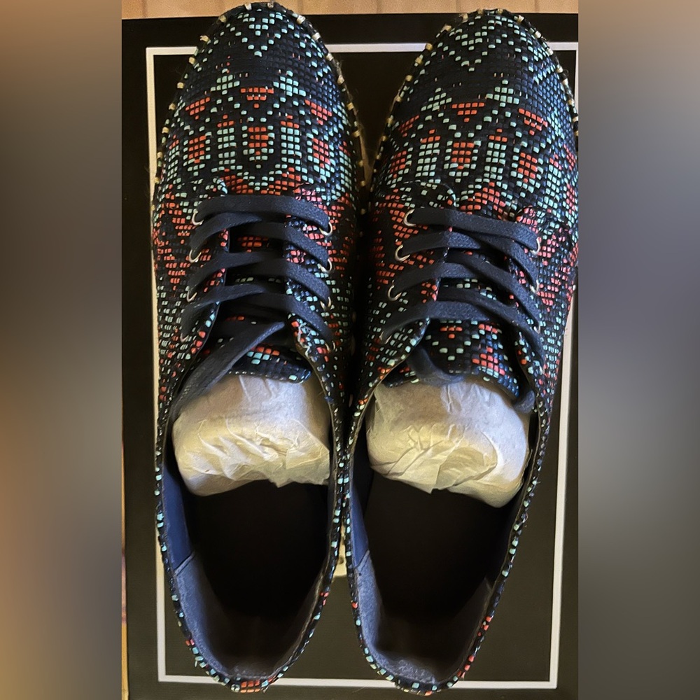 NWOT - Indigo Women’s Lace Up Espadrille in Size 6